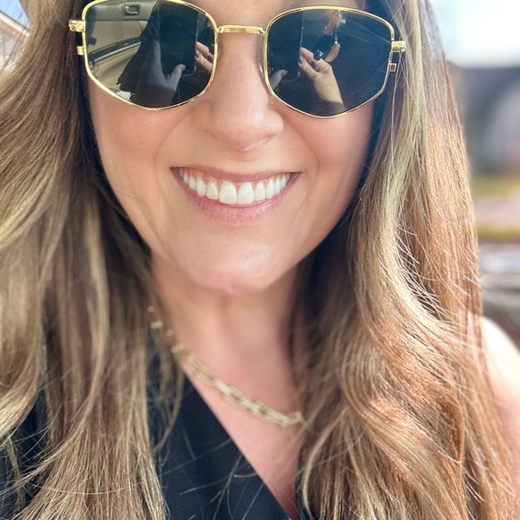 Meet your Posher, Timberly - Picture 1 of 6